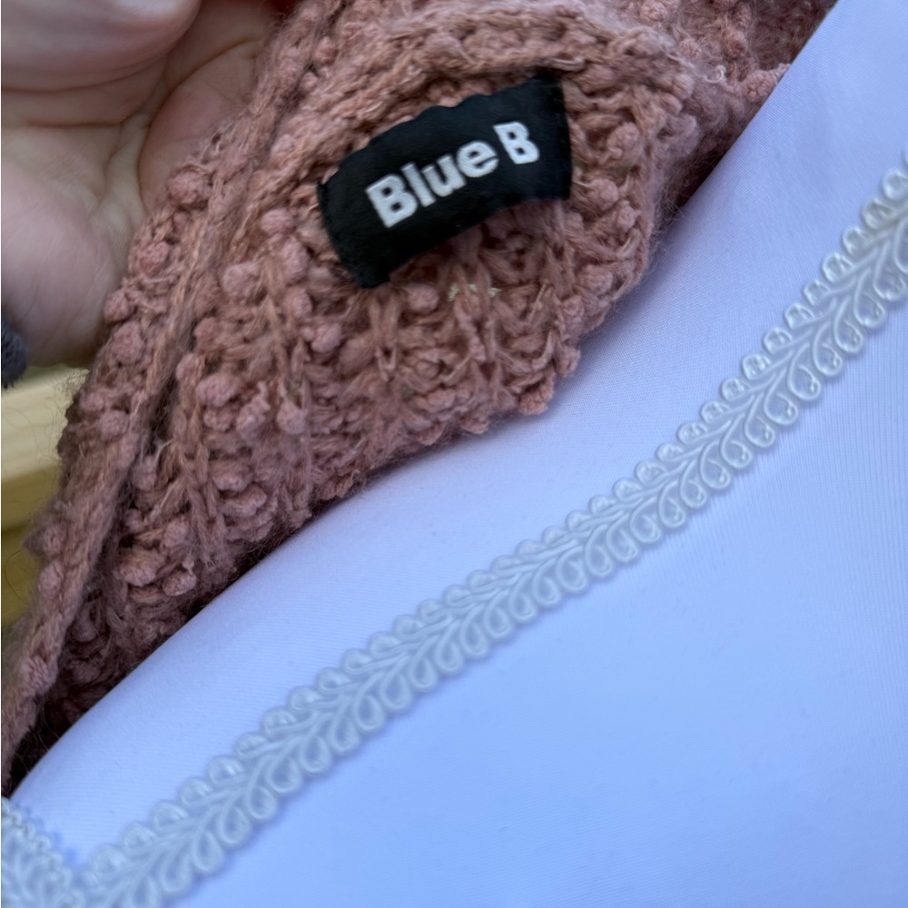Elegant Women's NWOT Knit Cardigan in Soft Pink - Picture 3 of 5